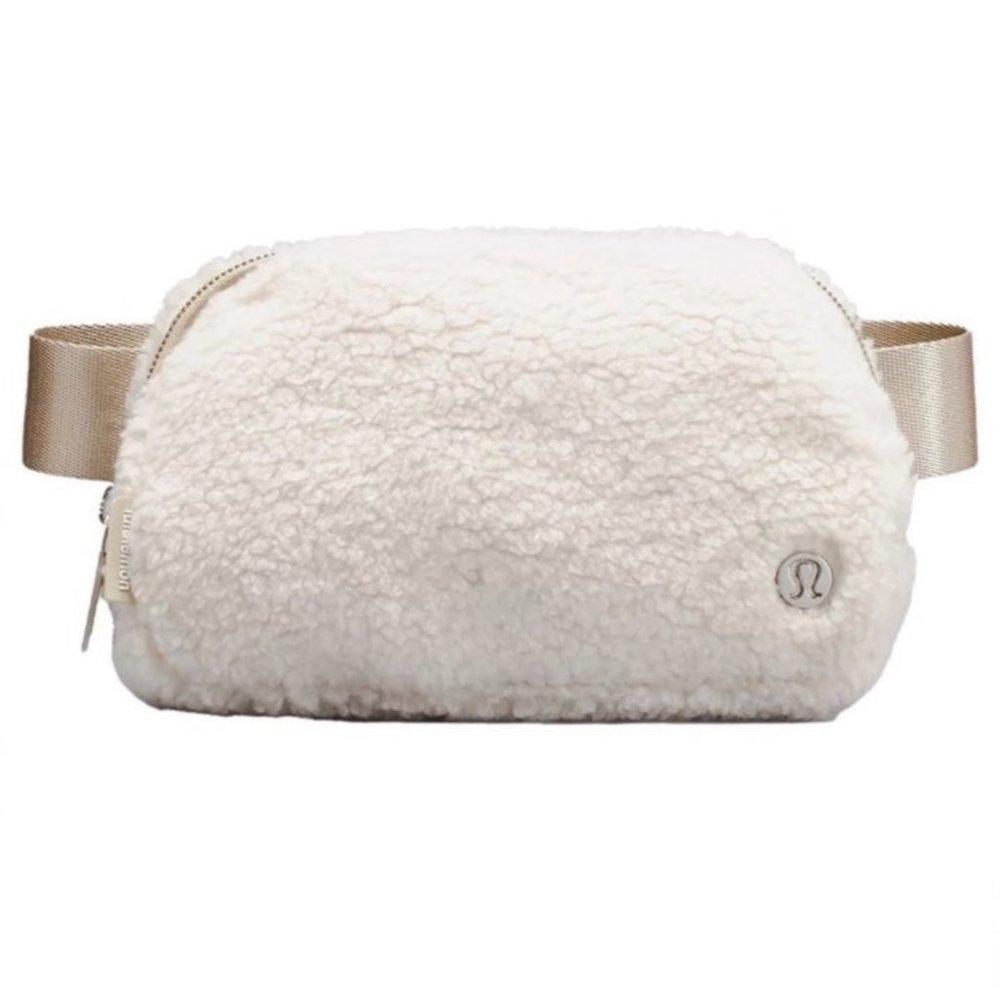 Lululemon Everywhere Fleece belt bag